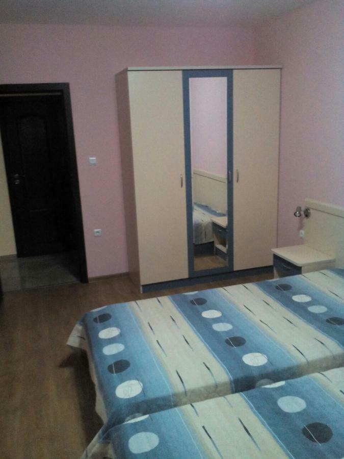 Hostex Trinity Apartment Stara Zagora Exterior foto
